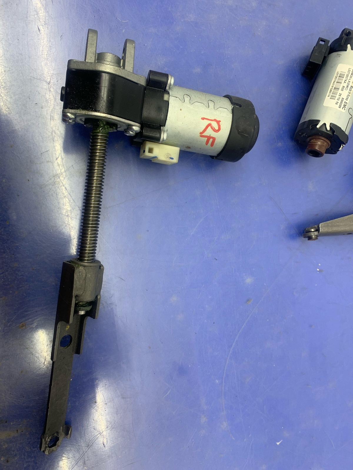 2017 - 2020 MASERATI LEVANTE M161 OEM FRONT RIGHT SEAT SLIDE & TILT MOTOR SET