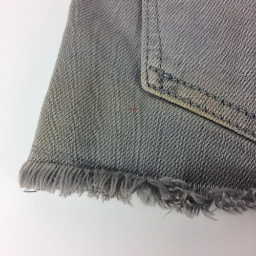 Pantaloncini denim Free People grigi da donna nuovi con etichette taglia 25 bottoni fly effetto invecchiato taglio - Foto 10 di 10