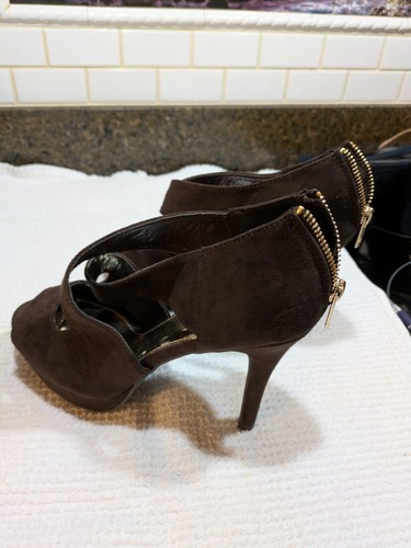 Woman's brown Heels - Picture 2 of 3