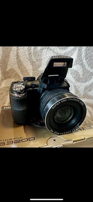 Fujifilm FinePix S3200 Digitalkamera, 24x Superwide Zoom - Bild 1 von 4