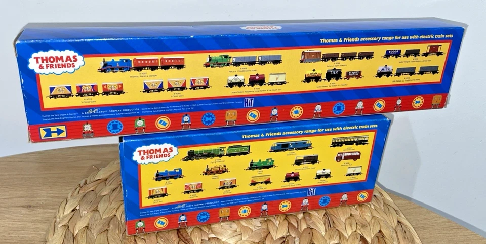 HORNBY 00 GAUGE THOMAS & FRIENDS R9092 TRIPLE WAGON PACK & R9236 SODOR MAIL PACK - Image 3 of 4