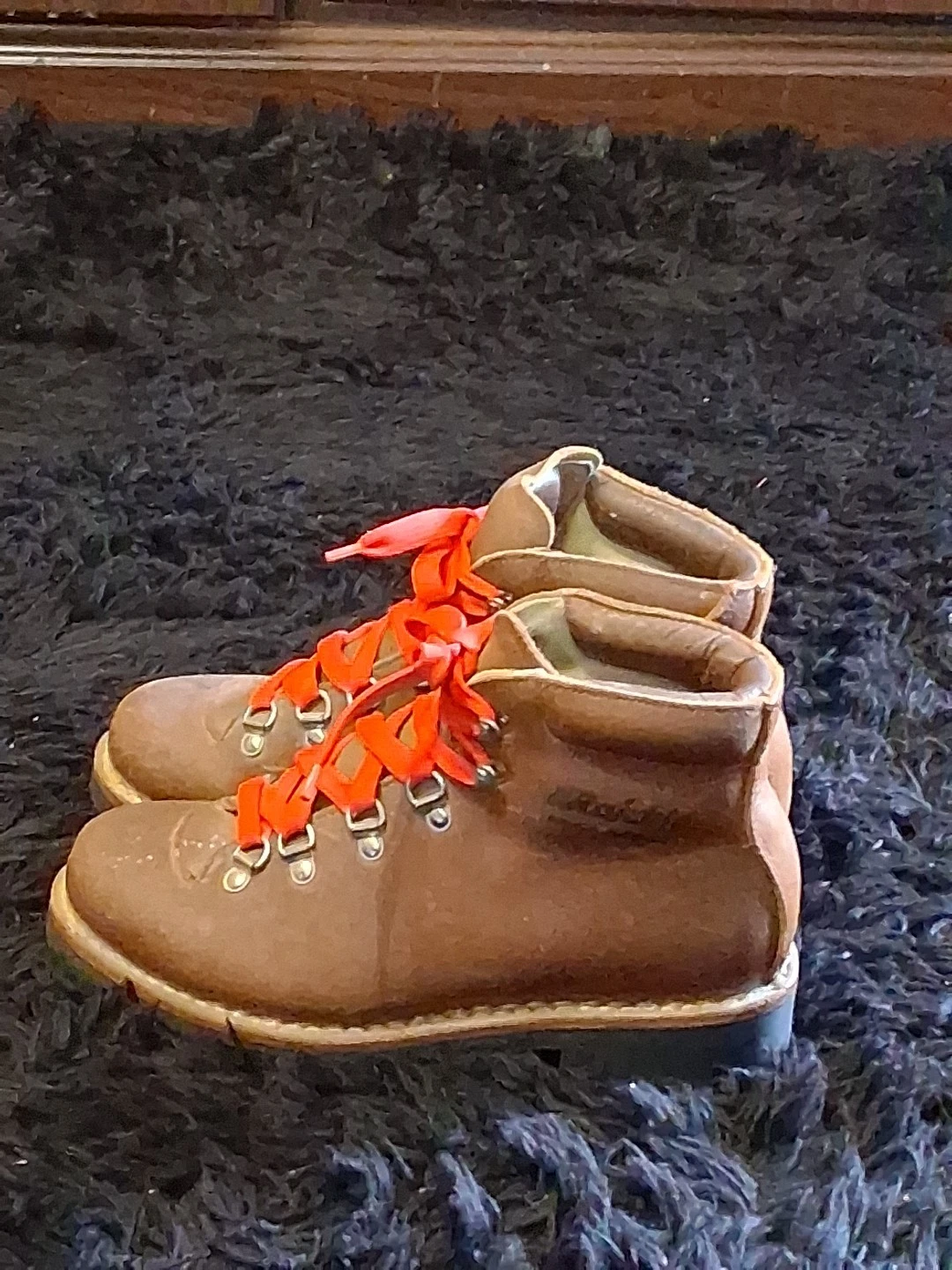 Ralchle Mountaineering hiking leather suede boots made in Switzerland size Mens