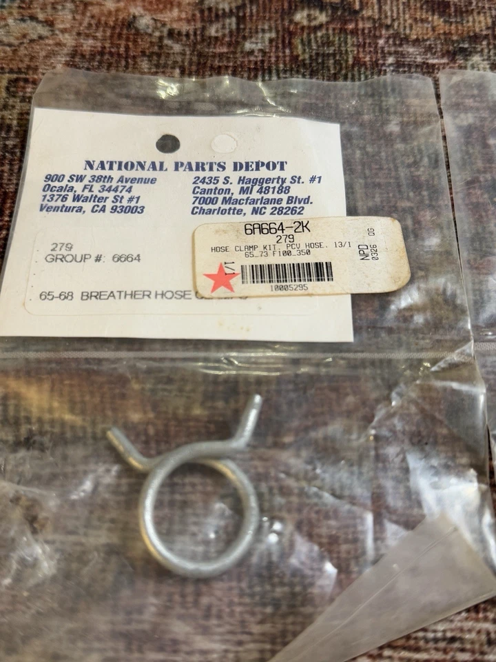 Kit de abrazadera de manguera de respirador Mustang F100 1965-68 OEM Ford 279 350 Foto 3 de 4