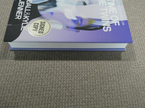 Kendall & Kylie Jenner Hand Signed 1st ED HB Book Time Of The Twins JSA #RR91551 - Picture 8 of 10