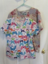 Set of 2 Floral Scrub Top Size Small Scrubwear 321 butterflies hearts spring
