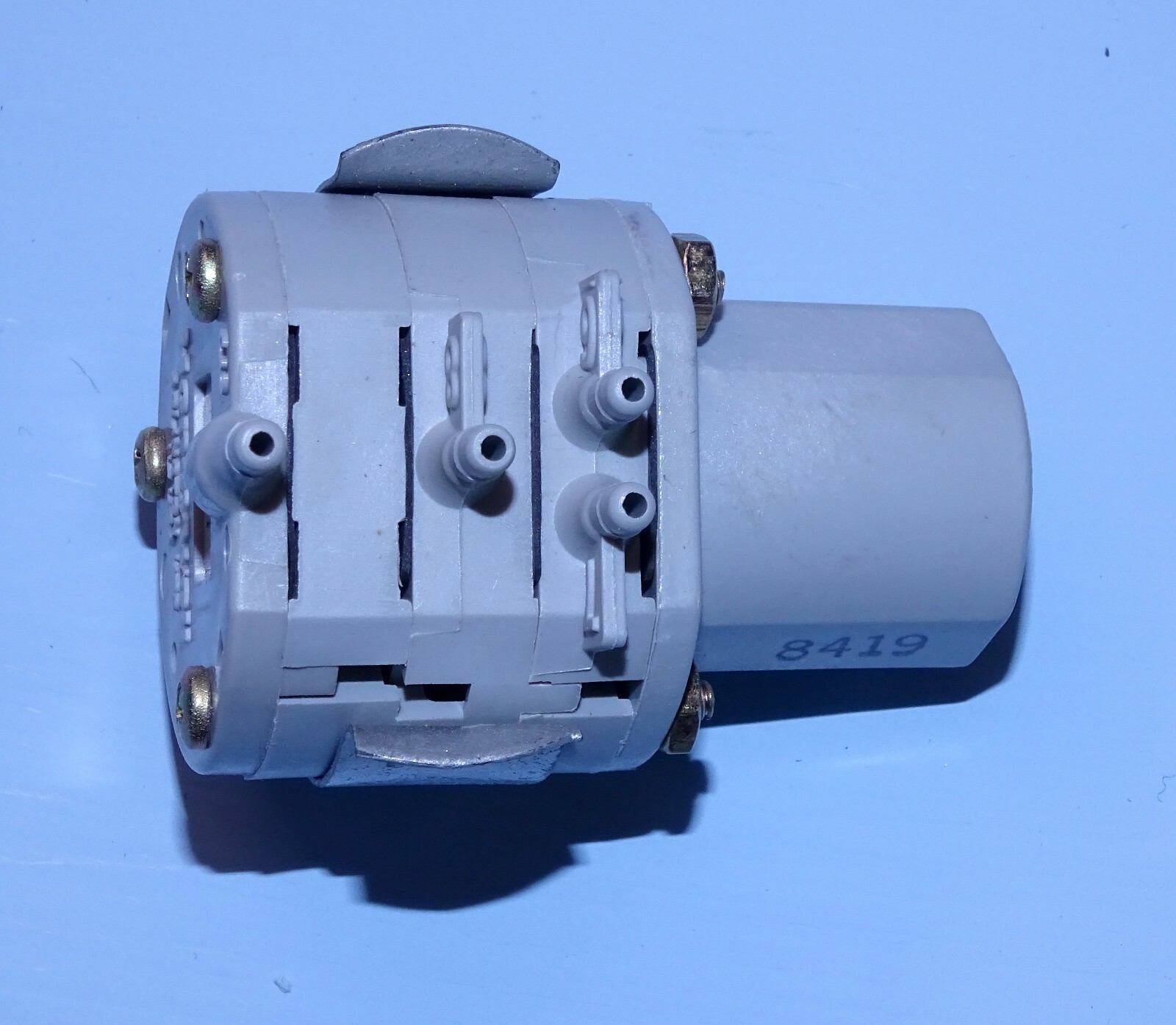 NEW Honeywell Pneumatic Switching Relay, RP670A 1019, SPDT, 13-17 PSI switch