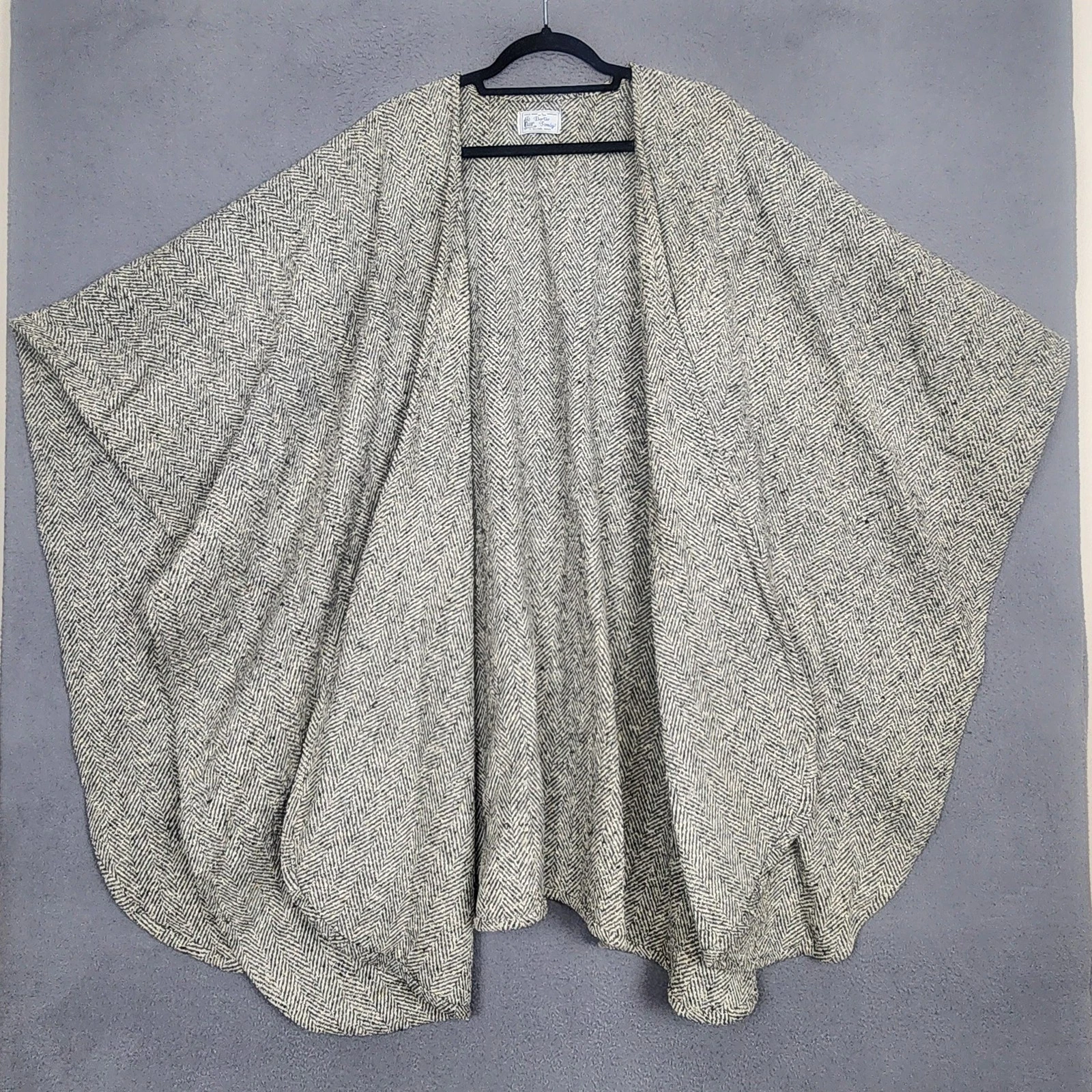 Barter Family Poncho Womens One Size Gray Tweed Wool Herringbone Open Front Cape
Opens in a new wind