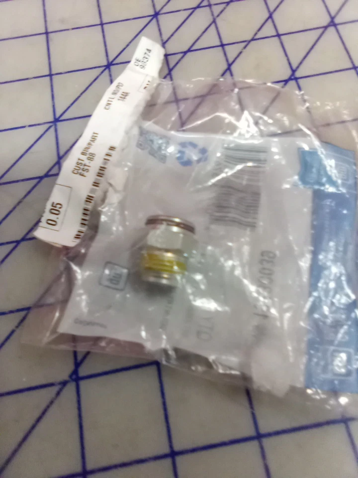 Conector de línea de enfriador de fluido de transmisión automática GM 19130039 piezas originales nuevo antiguo... Foto 3 de 4