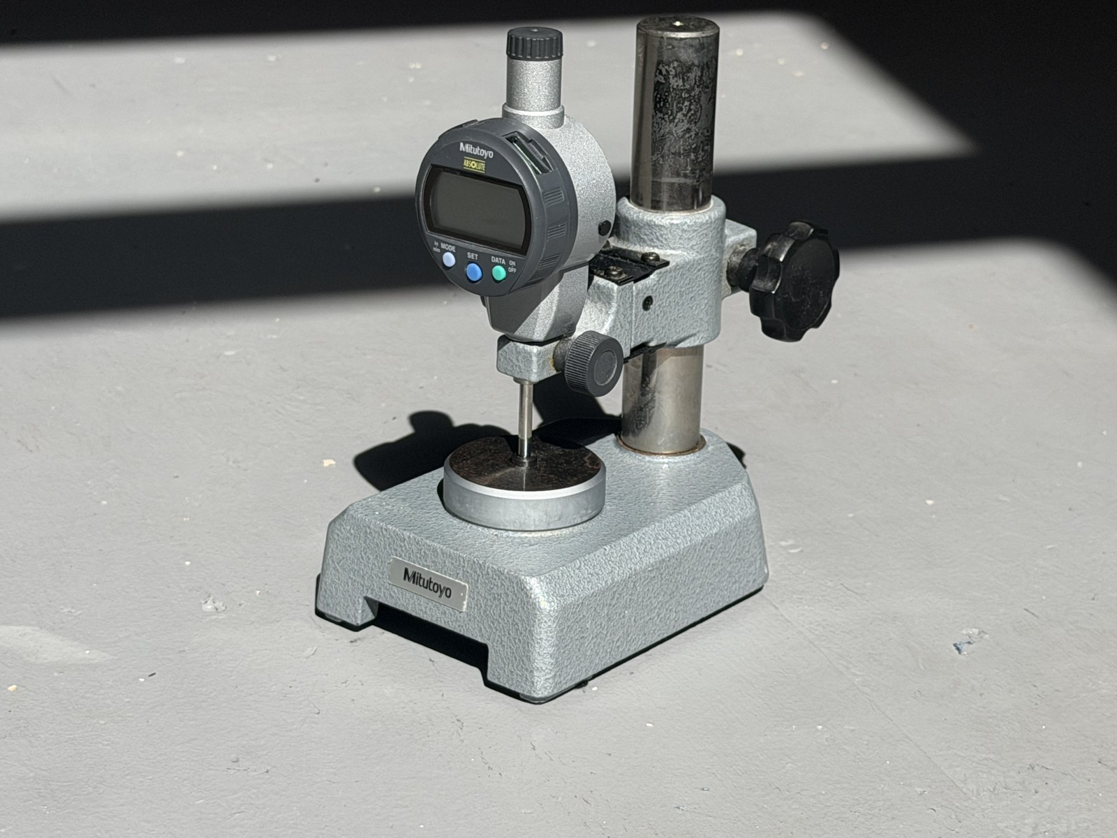 Mitutoyo ID-C1025EXB Digimatic Indicator + 7004 Comparator Stand — Untested