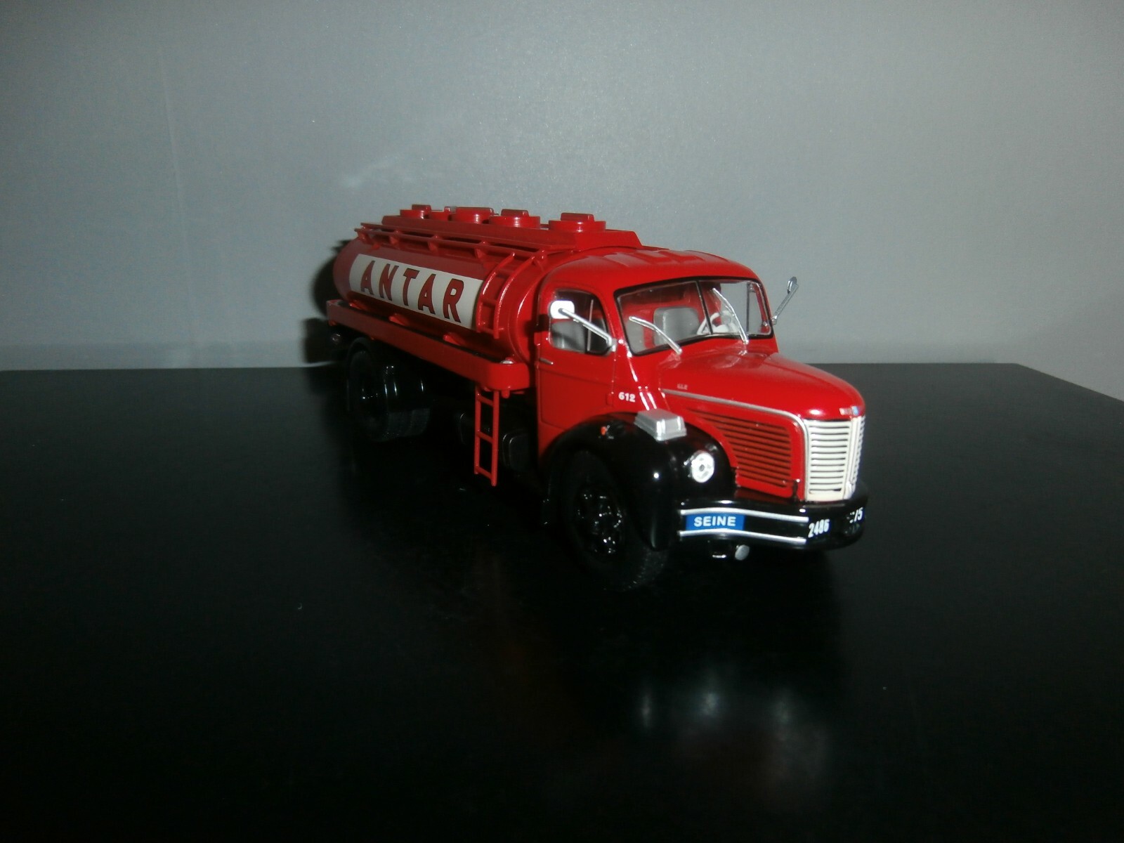 BERLIET GLR 8 A CITERNE ANTAR 1/43e camion miniature de collection rétro en métal