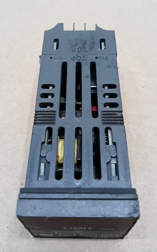 Blue M N6702 Z210000 S96 Temperature Controller Same As Pictures - Image 2 of 4