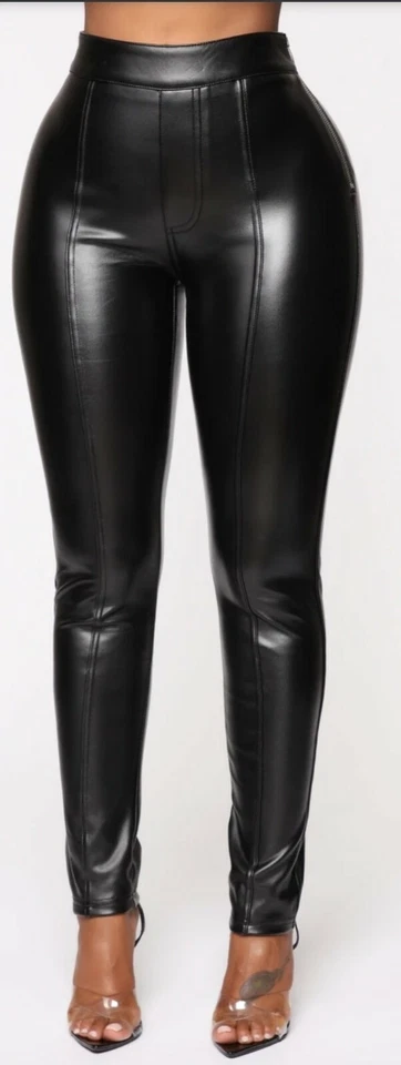 Pantalones de cuero PU para mujer Fashon Nova Who They Trying To Be  Foto 4 de 4