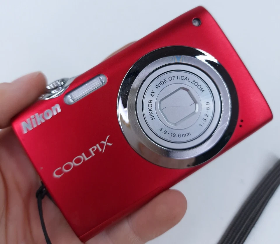 Nikon COOLPIX S3000 Red Digital Camera 12MP 4x Zoom Hardly Used First Owner - Bild 4 von 4
