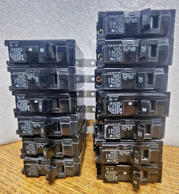   13) SIEMENS 20 AMP CIRCUIT BREAKERS 120/240 VAC 1 POLE B120 LOT OF 13