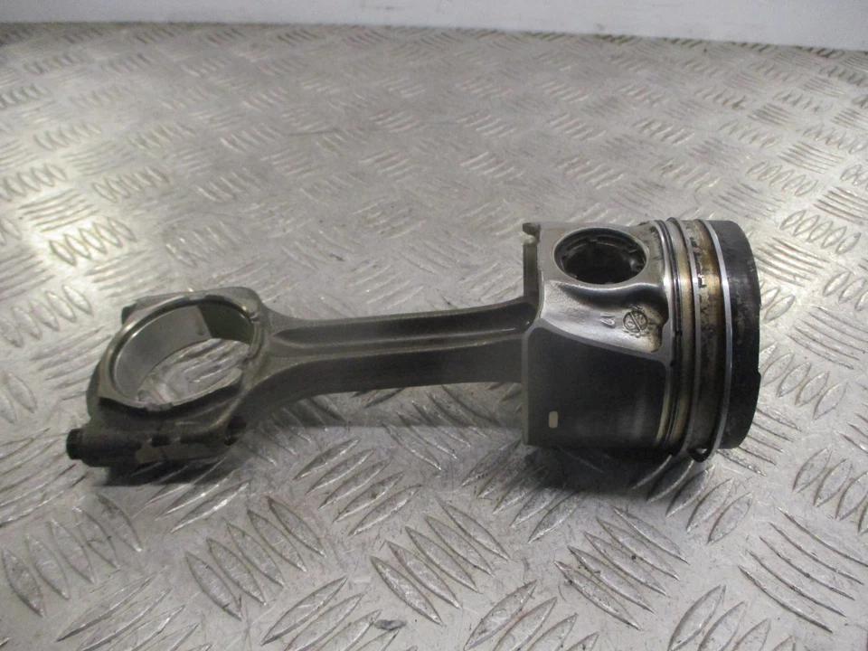 Alfa Romeo Stelvio 2017 2,2 JTD 55271838. Pistón y varilla de conexión 60K Foto 2 de 4