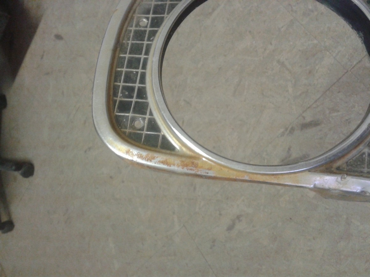 Calandre Saporoshez SAS-968A Pour BJ75 - Grille Panneau Milieu (1974-1979) - Occasion