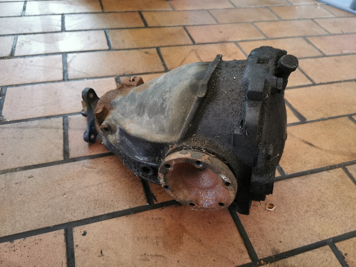 Original Mercedes-Benz W124 Rear Axle Differential Without ABS 