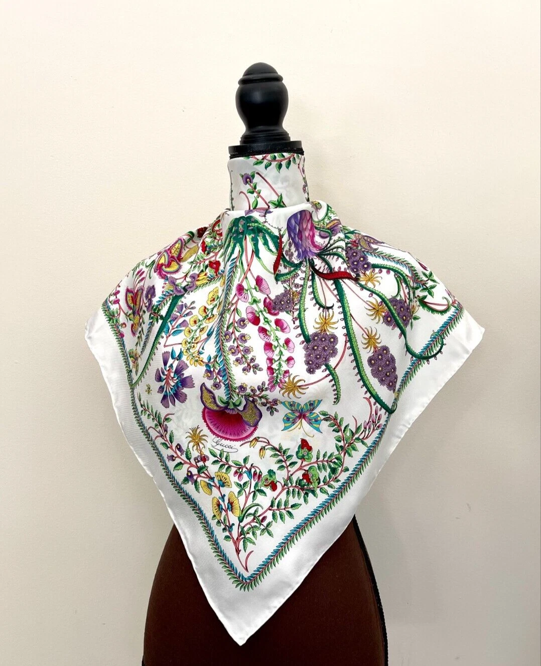 Écharpe Gucci neuve logo GG imprimé floral fleurs multicolores ivoire blanc soie wrap