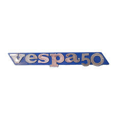 TARGHETTA SCRITTA STEMMA FREGIO COFANO LATERALE VESPA 50 PER PIAGGIO HP 259393