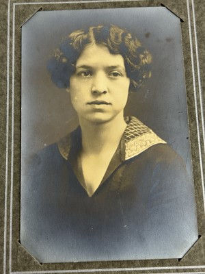 Antique Portrait Woman Short Hair Black & White Photo Gray Studios Lincoln Neb
