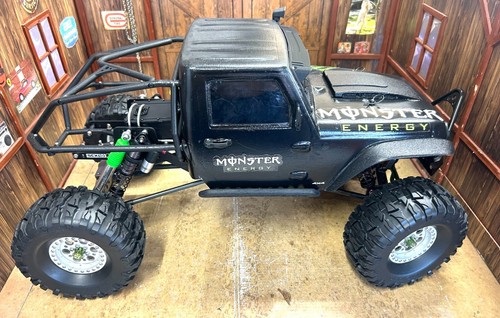 Axial SCX10 Jeep JK (Custom) - Picture 3 of 13