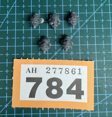 5 Space Marine Aggressor Kopf Helm Sergeant Figur Gravis Heresy 40K Bits