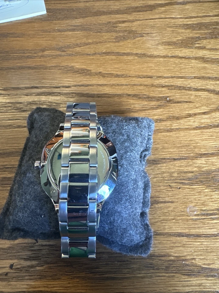 Obaku Stainless Steel mens watch, Green Dial, 42mm, Excellent Condition - Image 2 of 4