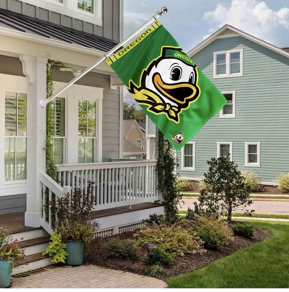 Bandera Premium Oregon Bold Mascot Foto 3 de 4