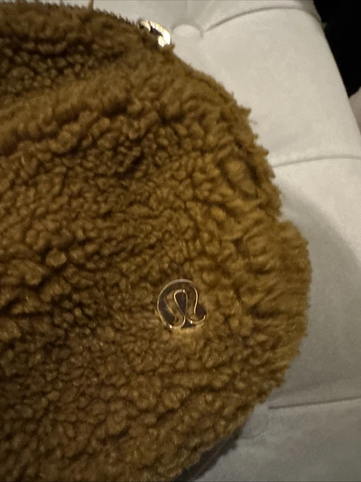 Riñonera de piel marrón camel caramelo quemado Lululemon Everywhere Foto 4 de 4