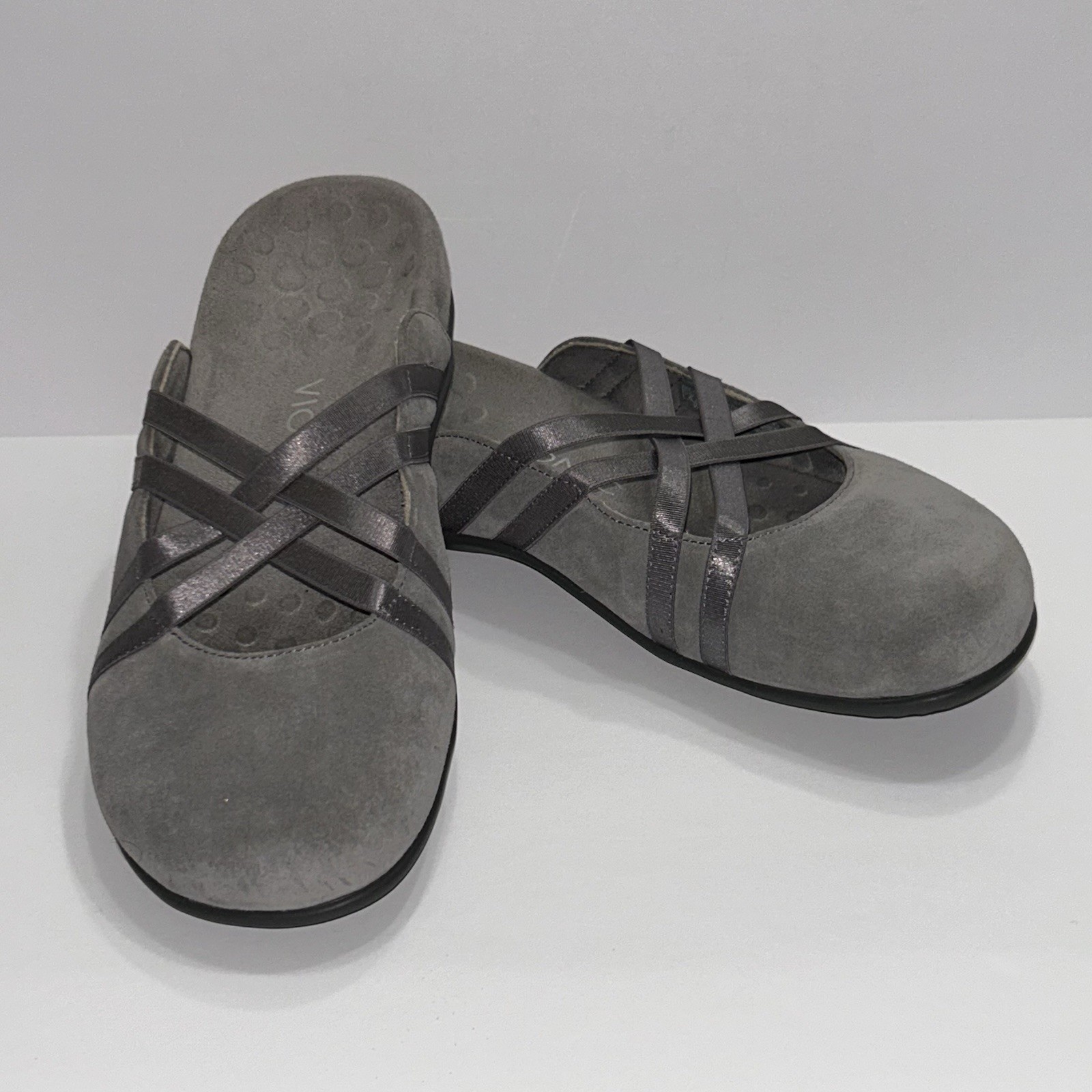Vionic Clair Mules Sandals for Women Size 8 Slip On Gray Suede Flat with Arch Support Comfort