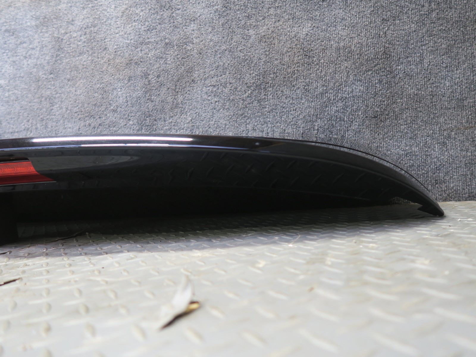 2017-2020 MASERATI LEVANTE M161 REAR TAILGATE SPOILER W BRAKE LIGHT 670040267