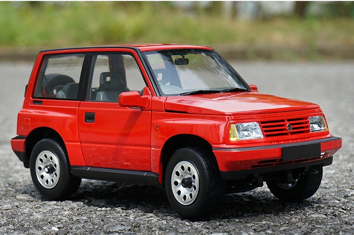 Dorlop 1/18 Vitara Escudo SUV 4x4 AWD 1989 Red RHD Diecast Car