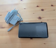 Nintendo 3DS - Schwarz - inkl. original Ladek...