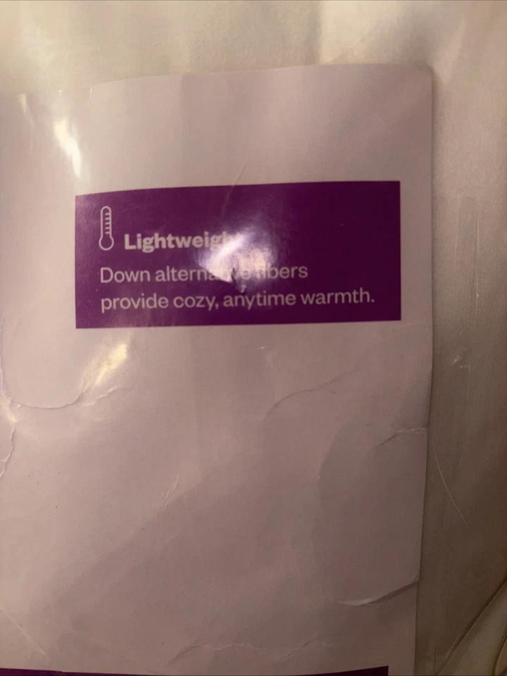 Room Essentials Down Alternative Comforter King Size White  108in x 94in - Image 2 of 4