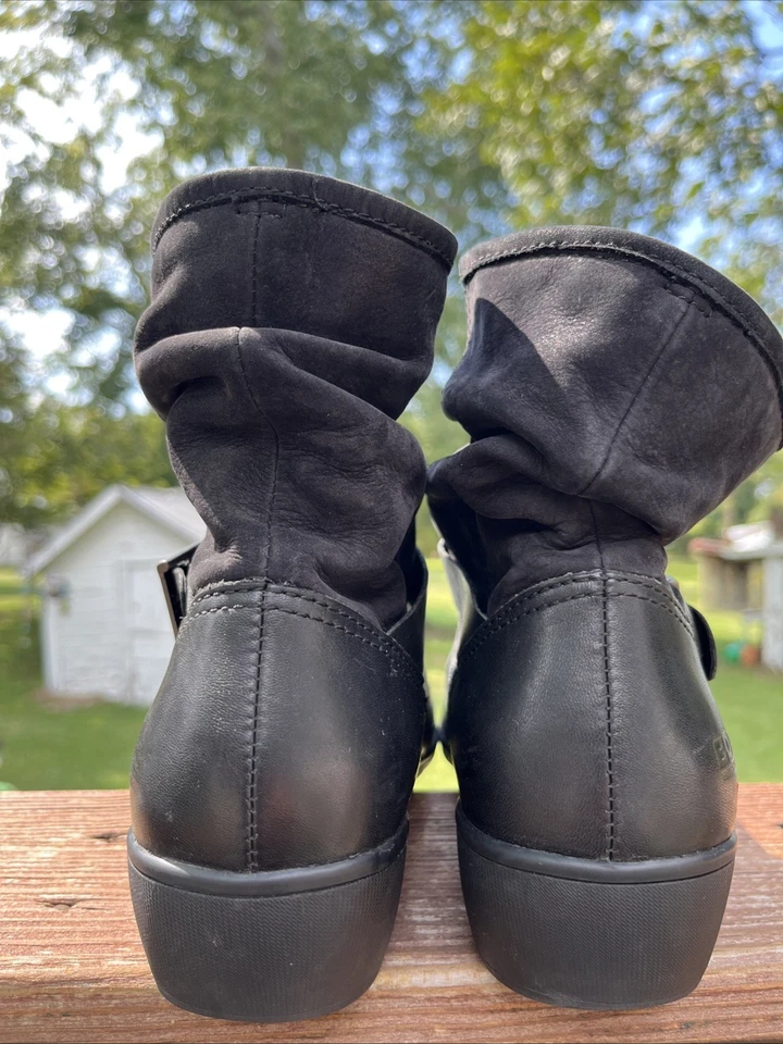 Botas de montar Bogs Cassie de cuero negras con hebilla baja holgada sin cordones al tobillo talla 7,5 Foto 3 de 4