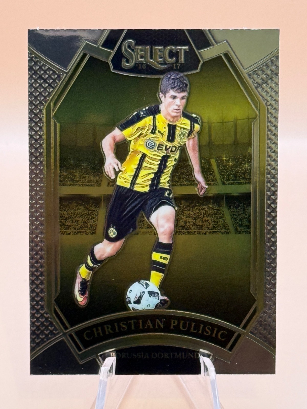 Christian Pulisic Base Field Level Rookie Card! 2016 Panini Select, Capt America