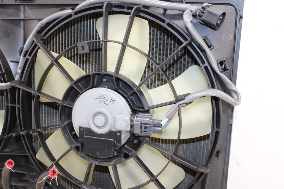 Radiador/condensador/ventilador Chevrolet Camaro SS 6.2L M/T 2012-2015 FABRICANTE DE EQUIPAMENTO ORIGINAL LQ33 - Imagem 3 de 4