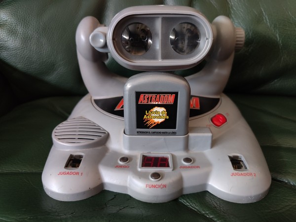 Astradom, Retro videogame console