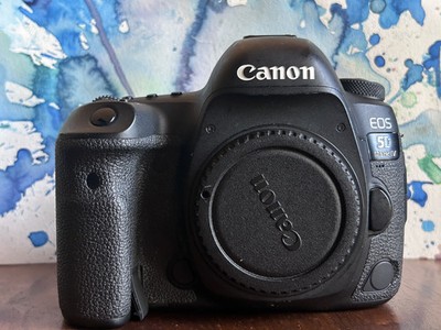 Canon EOS 5D Mark IV 30.4MP DSLR Camera Body Near mint Condition  shutter 13,647