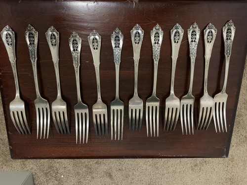 Vintage Rosepoint by Wallace Sterling Silver 90 Piece Silverware Set w/ Box. - Picture 9 of 10