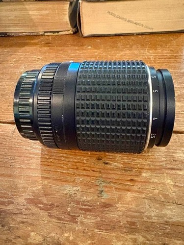 Pentax SMC 100mm f4 Macro Lens - Picture 2 of 3