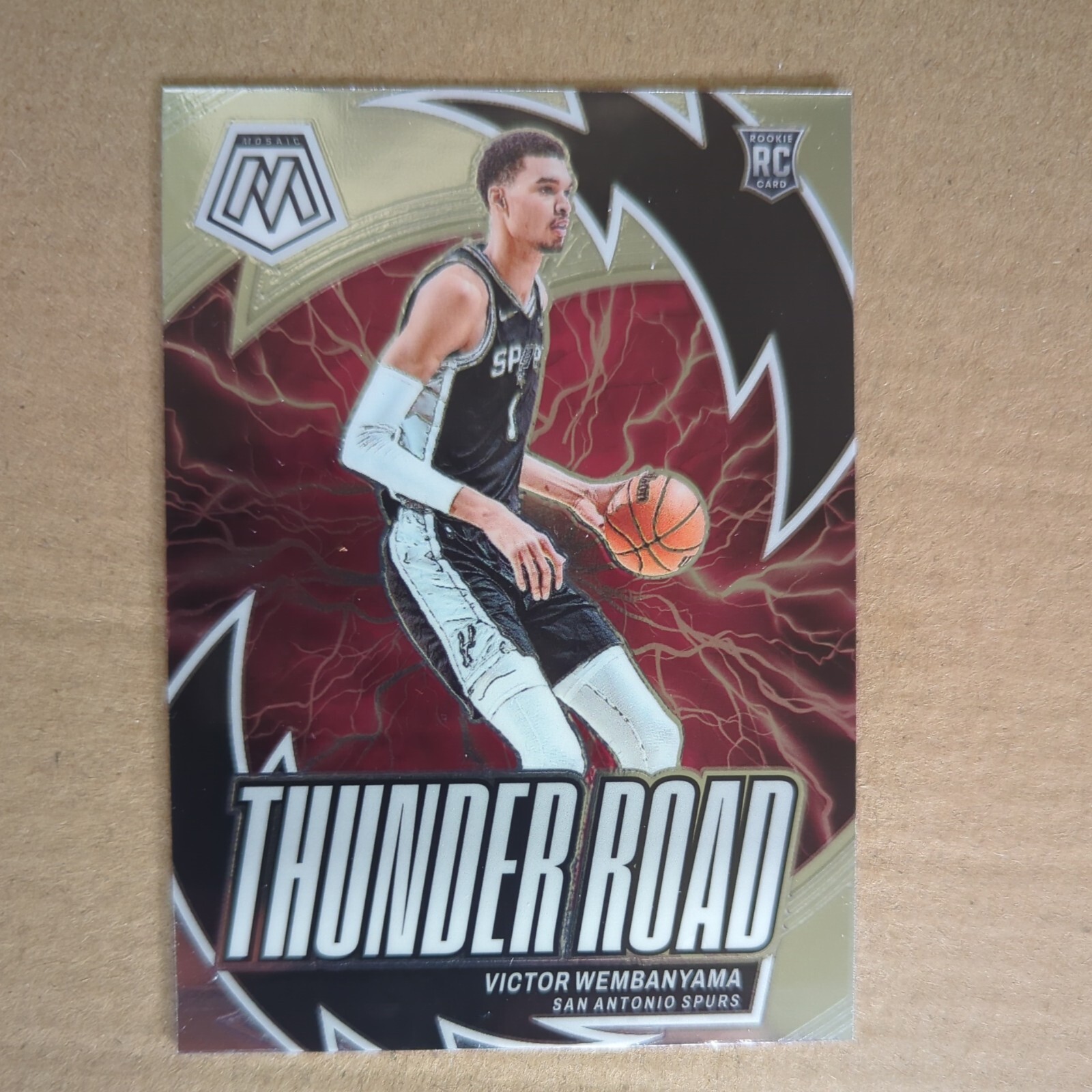 VICTOR WEMBANYAMA 2023-24 Panini Mosaic Thunder Road RC #8 Spurs