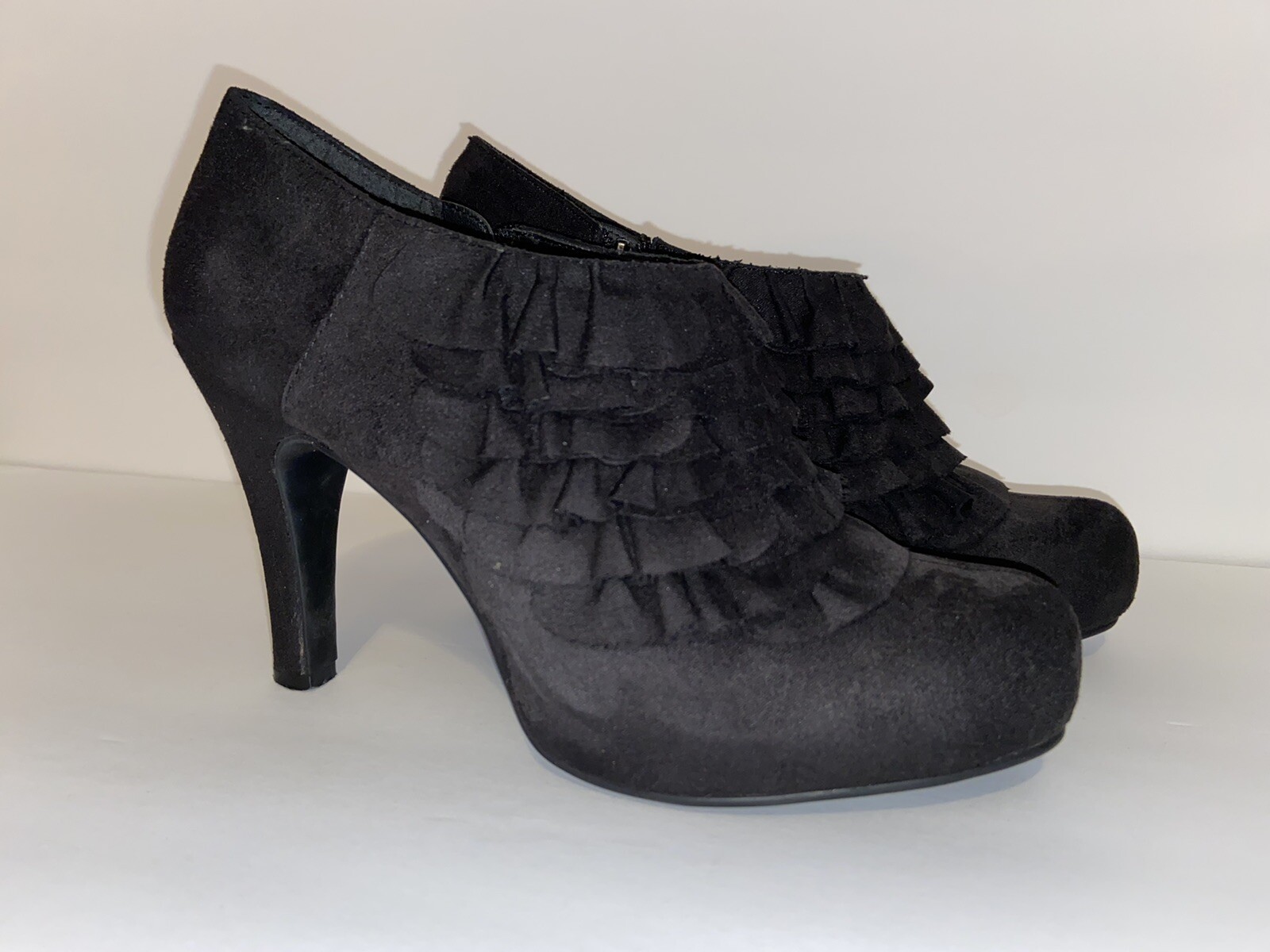 Madden Girl Black Ruffle “Suede” Heels Gem