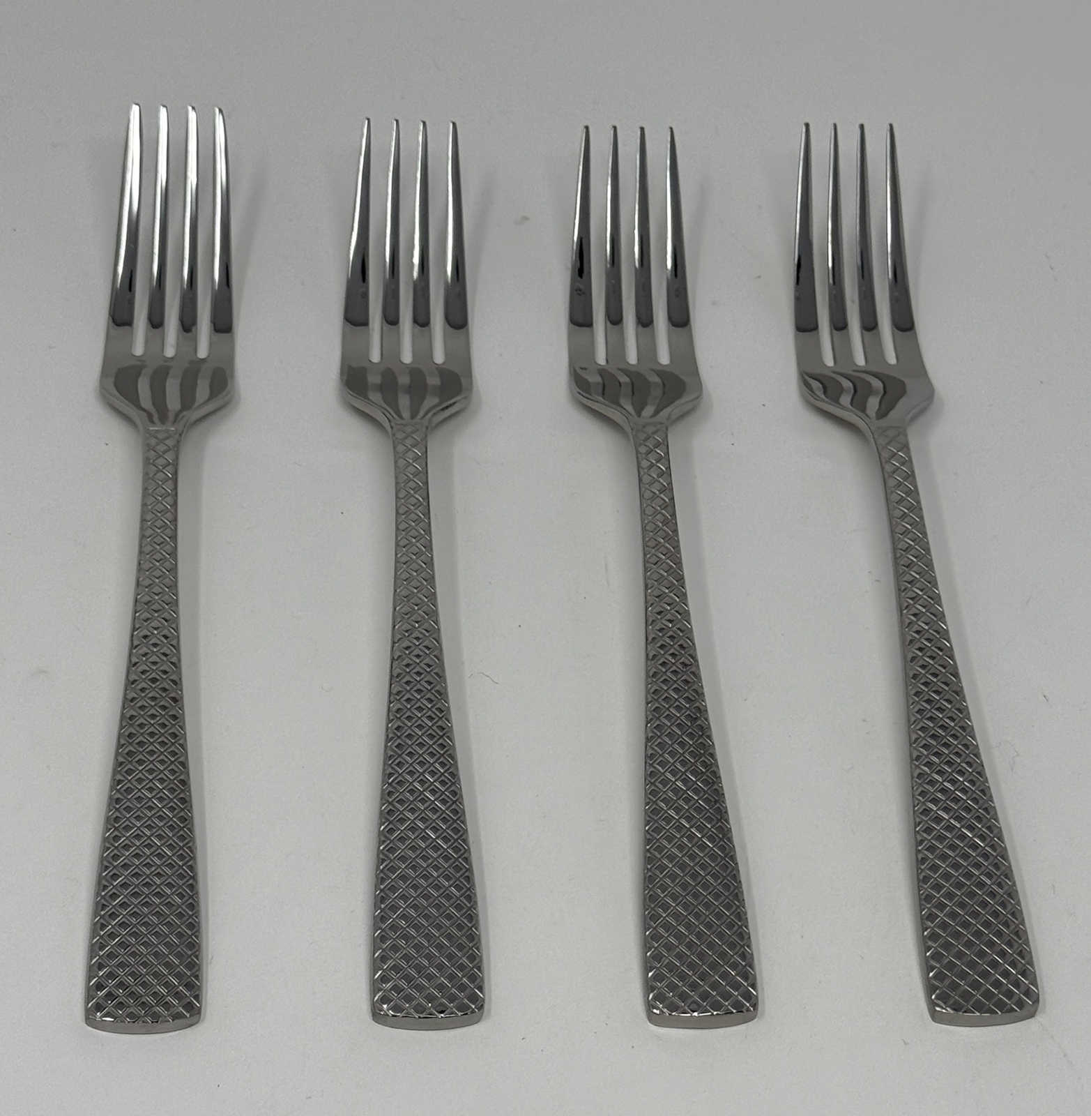 Oneida Quanta Set of 4 Dinner / Place Forks 8