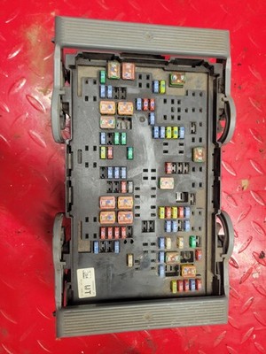 ESCALADE TAHOE YUKON OEM FRONT  FUSE BOX 25905681 _03  WT  2007-2009