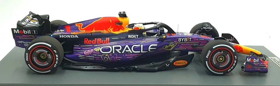Spark 1/12 Scale 12S042 - Red Bull Racing RB19 Las Vegas 2023 #1 M.Verstappen - Image 4 of 4