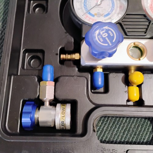 Pittsburgh A/C Manifold Gauge Set 60806/ With Twelve Ounce Can Adapter - Picture 2 of 9