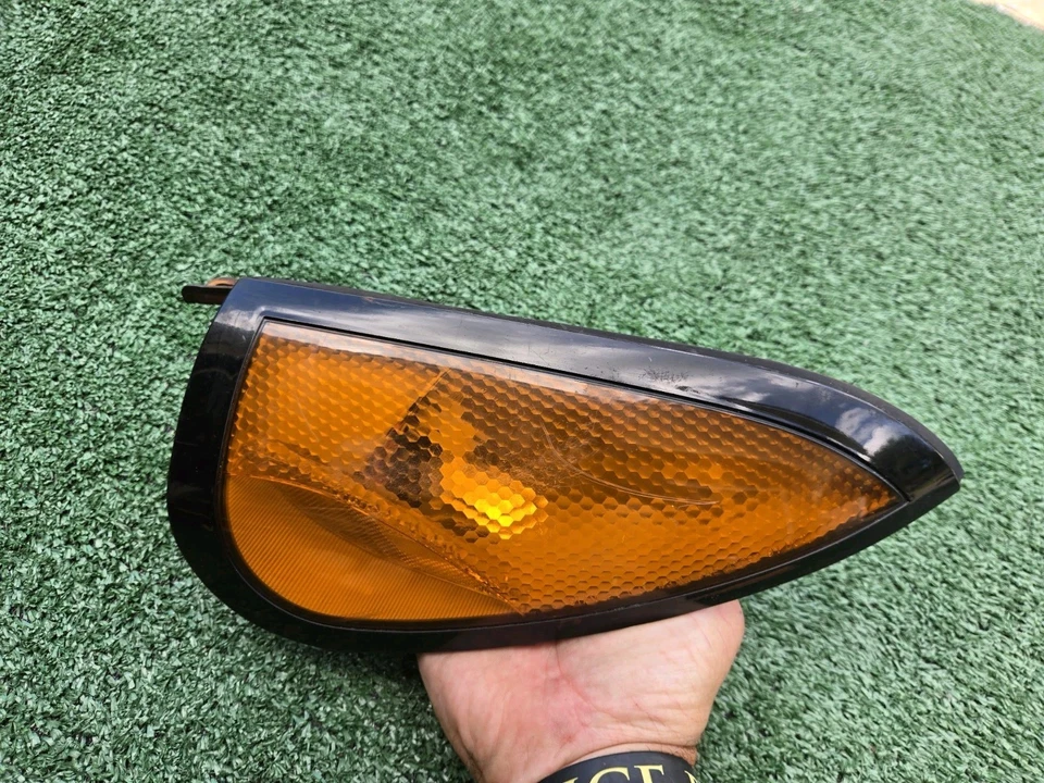 Dodge Stealth 1993-1996 luz de señalización delantera derecha señal de giro pasajero fabricante de equipos originales Foto 3 de 4