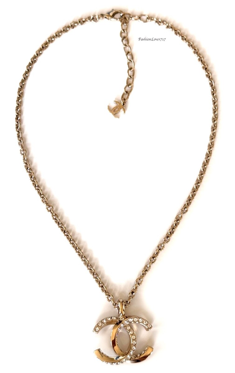 NEW 23B CHANEL GOLD CHAIN CRYSTAL CC LOGO PENDANT NECKLACE METAL