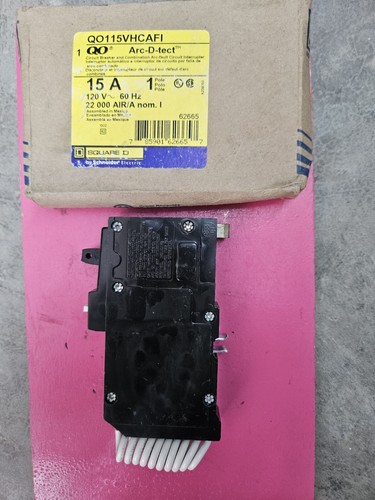 SQUARE D QO115VHCAFI CIRCUIT BREAKER - Picture 2 of 3